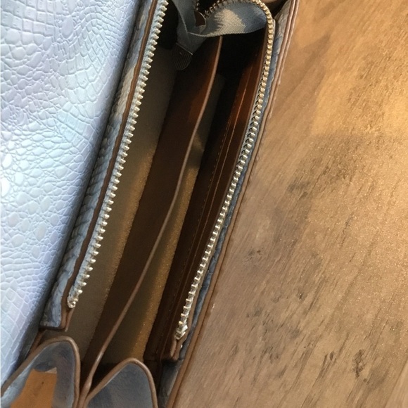 Movdari Holo Blue Crocodile Embossed Satchel Crossbody Handbag, Bee, Pearl, NWOT - Picture 3 of 11